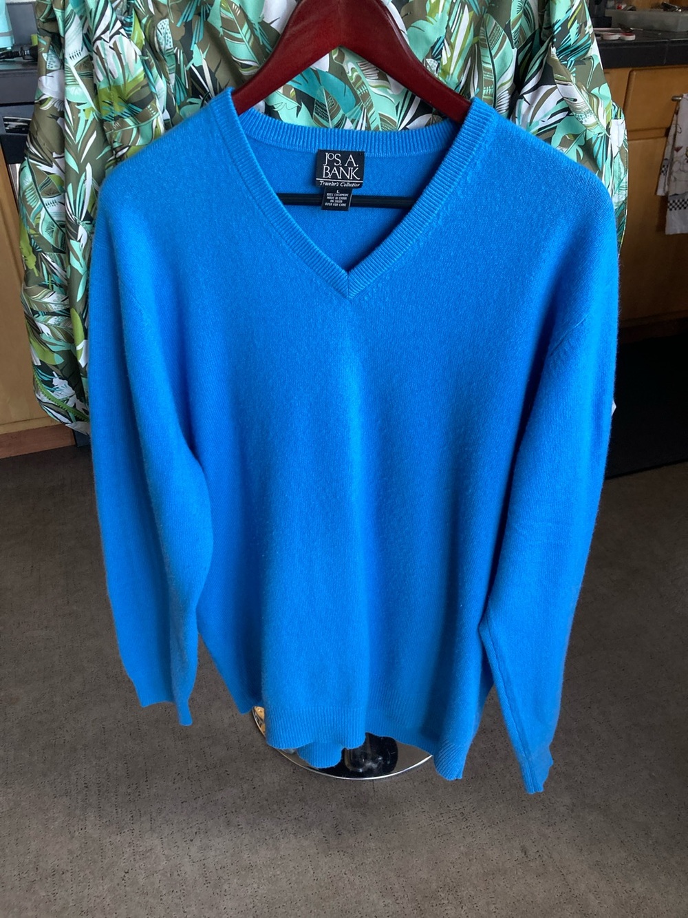 Jos. A. Bank Men’s V-Neck Sweater in Turquoise Blue